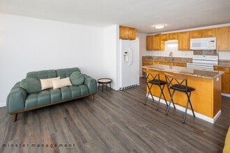 440 Lewers St in Honolulu, HI - Building Photo - Building Photo