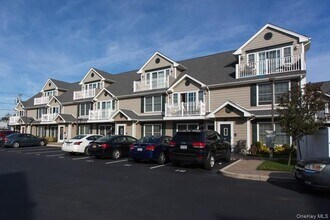 60 Front St in East Rockaway, NY - Foto de edificio - Building Photo