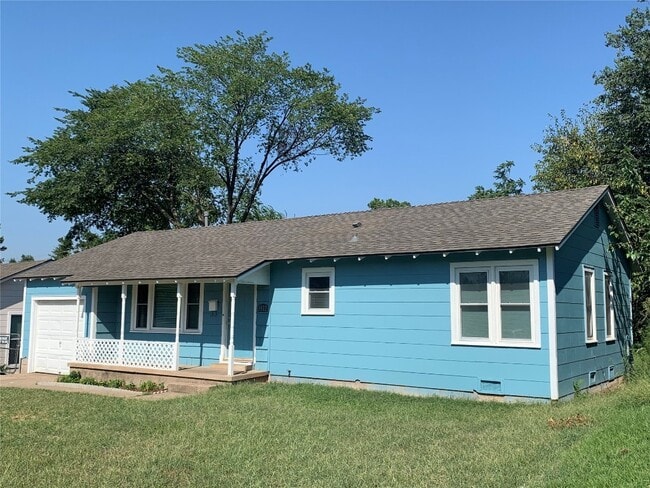 property at 3512 Woodside Dr