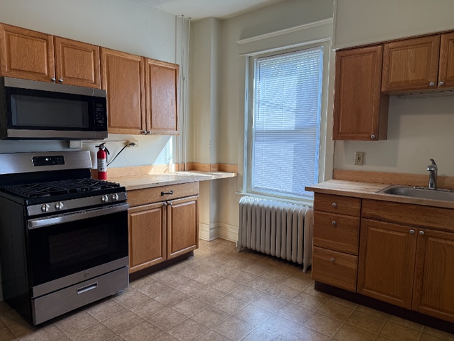 1629 W Broad St in Bethlehem, PA - Building Photo - Building Photo