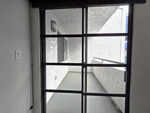 10982 Roebling Ave, Unit 464 in Los Angeles, CA - Foto de edificio - Building Photo