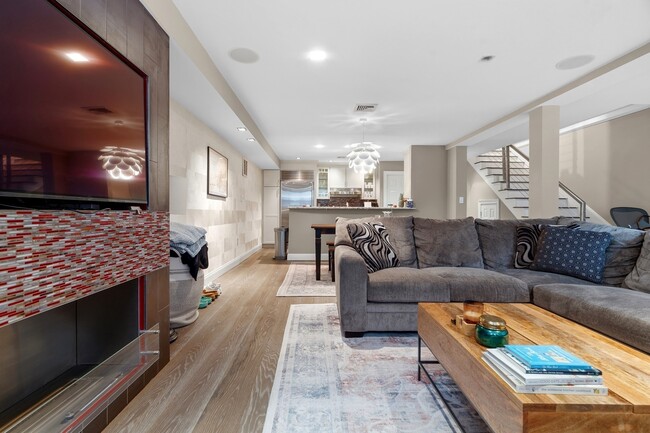 98 Waltham St, Unit 1 in Boston, MA - Foto de edificio - Building Photo