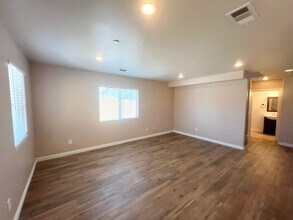 621-623 W Imperial Hwy in Los Angeles, CA - Building Photo - Building Photo