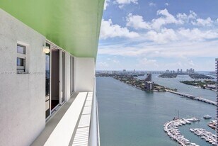 1756 N Bayshore Dr, Unit 39O in Miami, FL - Building Photo