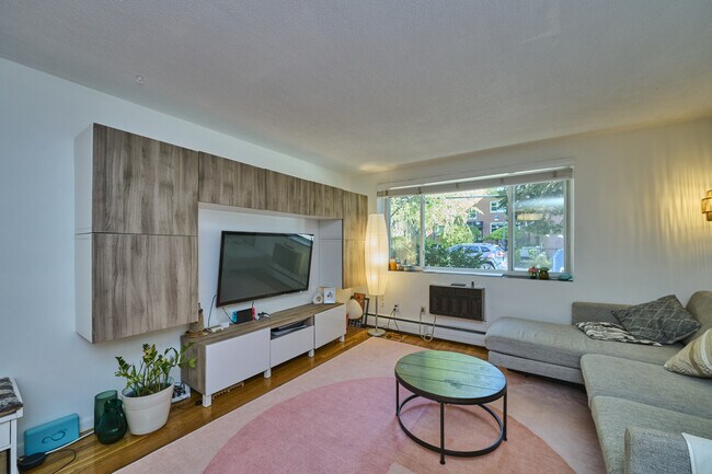 50 Green St, Unit 101 in Brookline, MA - Building Photo - Building Photo