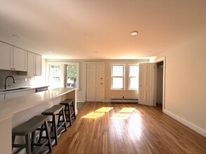 5295 Washington St, Unit 2 in Boston, MA - Building Photo - Building Photo