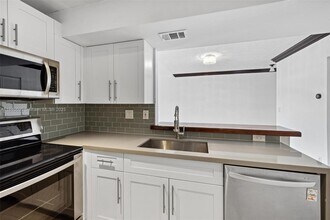 9741 Fontainebleau Blvd in Miami, FL - Building Photo - Building Photo