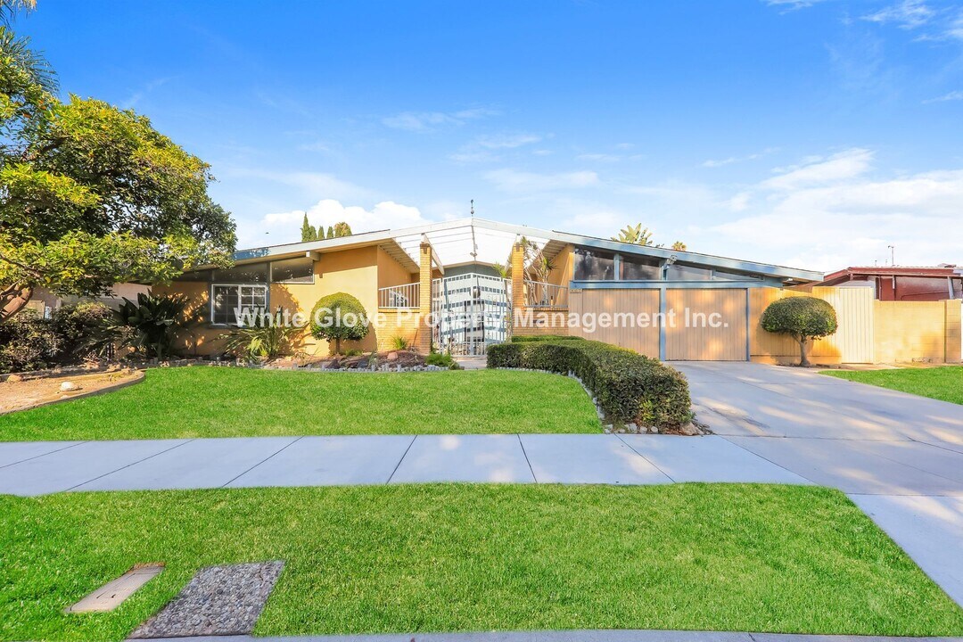 807 S Agate St in Anaheim, CA - Building Photo