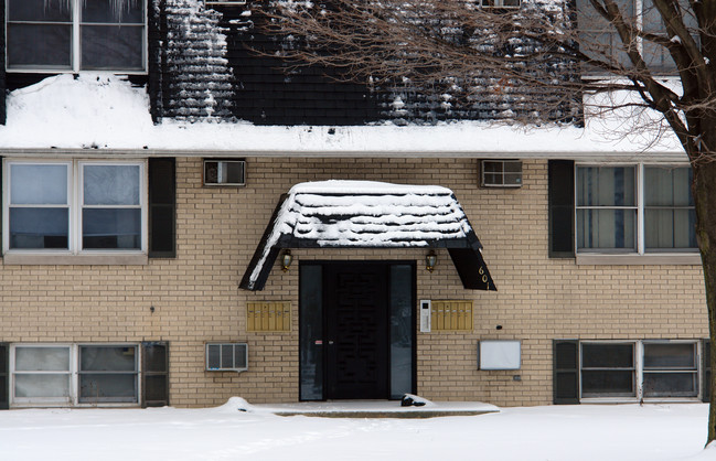 601 E 3rd St in Lockport, IL - Foto de edificio - Building Photo