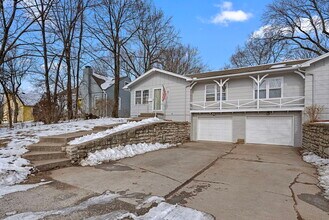 906 E 84th St in Kansas City, MO - Foto de edificio - Building Photo