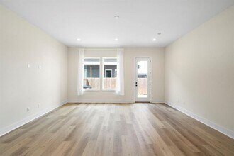2626 W Tidwell Rd in Houston, TX - Building Photo - Building Photo