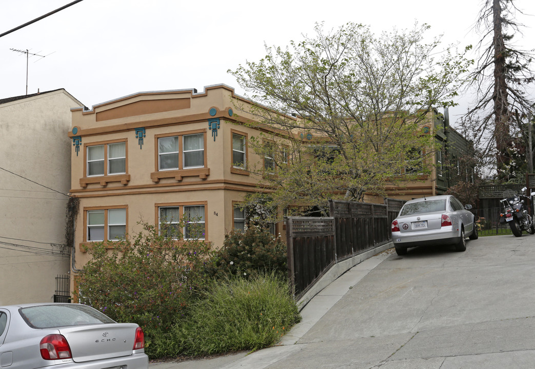 84 Yosemite Ave in Oakland, CA - Foto de edificio