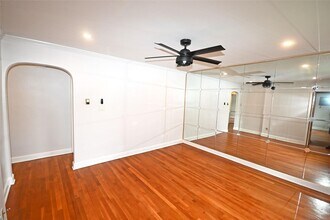 57 Netherwood Dr in Albertson, NY - Building Photo - Building Photo