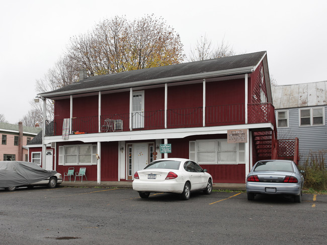 5 Malden St in Nassau, NY - Foto de edificio - Building Photo