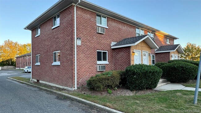 75 Lincoln Ave in Sayville, NY - Building Photo - Building Photo