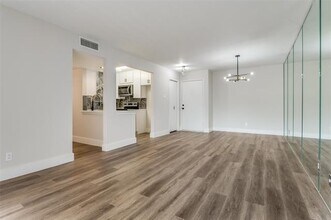 4837 Cedar Springs Rd in Dallas, TX - Building Photo - Building Photo