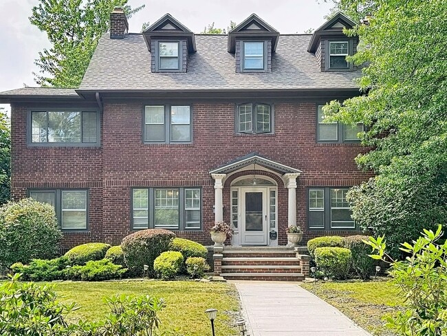 property at 2501 Euclid Heights Blvd