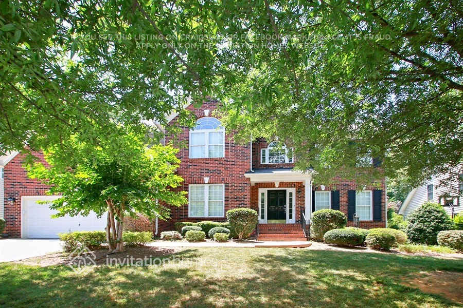 15621 Aberfeld Rd in Huntersville, NC - Foto de edificio