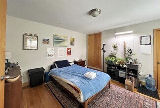 132 Columbia St, Unit 3 in Cambridge, MA - Foto de edificio - Building Photo