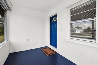 313 NW Dorchester St in Port St. Lucie, FL - Building Photo - Building Photo