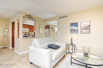 6651 N Campbell Ave in Tucson, AZ - Building Photo - Building Photo