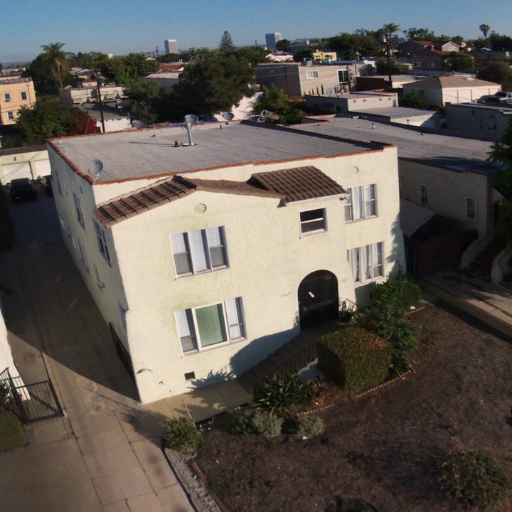 1365 Keniston Ave in Los Angeles, CA - Foto de edificio