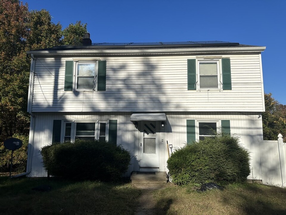 279 Ashland Ave in Southbridge, MA - Building Photo