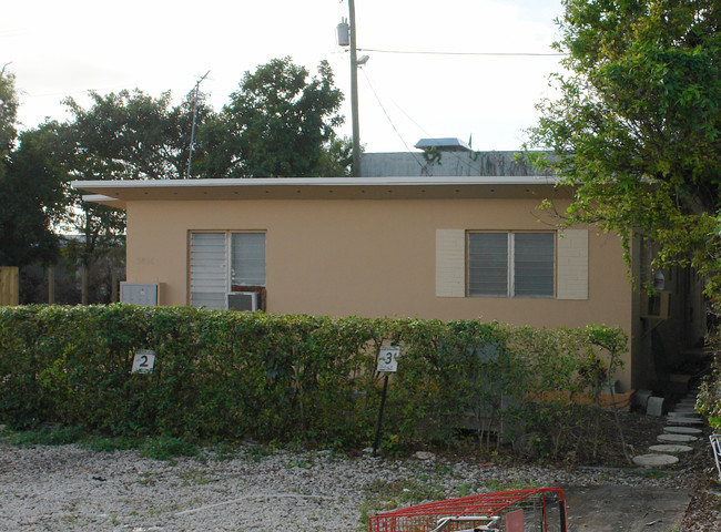 5806 Dawson St in Hollywood, FL - Building Photo - Building Photo