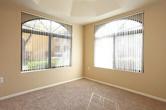 Camden San Paloma in Scottsdale, AZ - Building Photo - Interior Photo