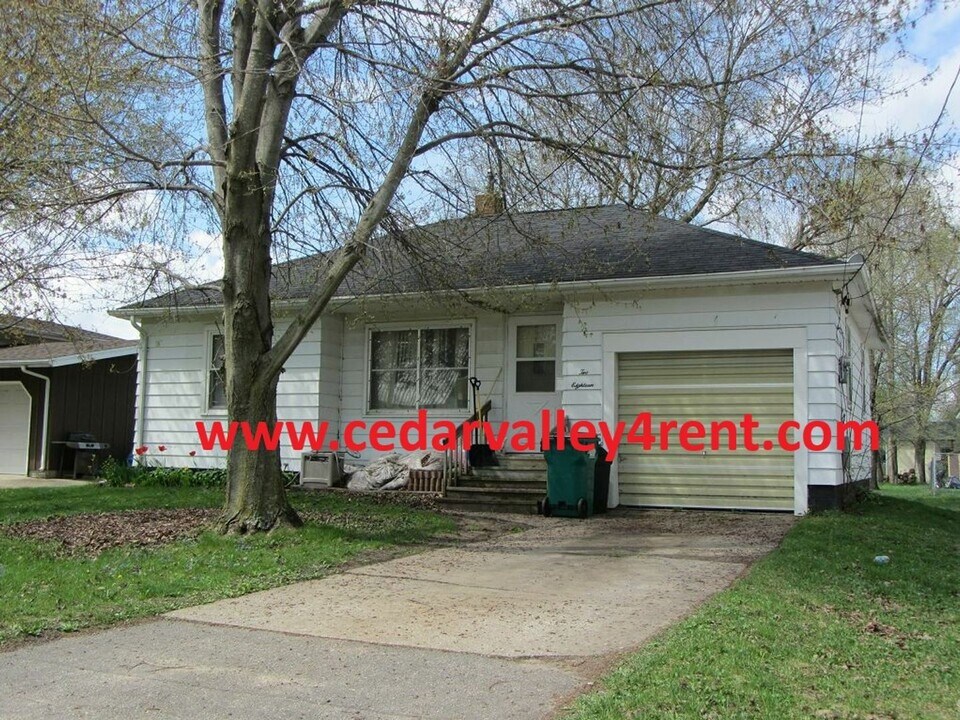 218 Clark St in Evansdale, IA - Building Photo