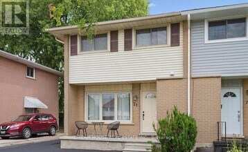 71 Overlea Dr in Kitchener, ON - Building Photo - Building Photo