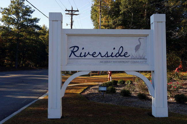 Riverside Senior Living Apartments in Biloxi, MS - Foto de edificio - Building Photo