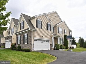 2007 Pleasant Valley Dr in Lansdale, PA - Building Photo - Building Photo