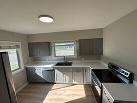 328-328 W Victoria Ave in Burlington, WA - Building Photo