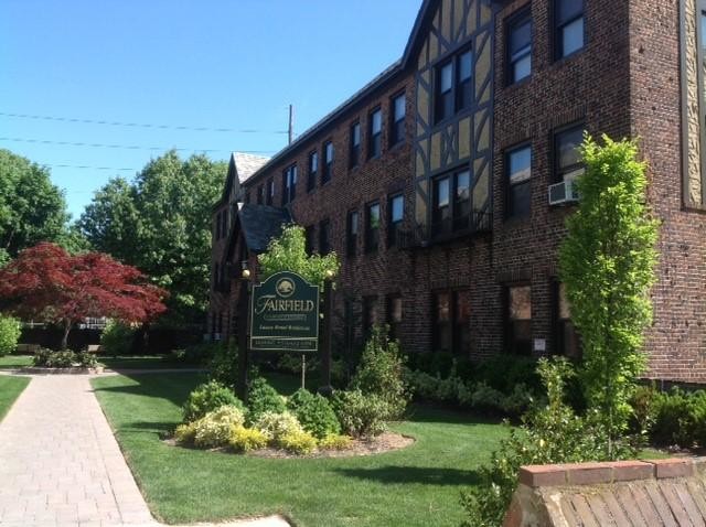 Fairfield Courtyard At Woodmere in Woodmere, NY - Building Photo - Building Photo