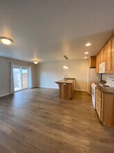 3240 S 10th St in Lebanon, OR - Foto de edificio - Building Photo