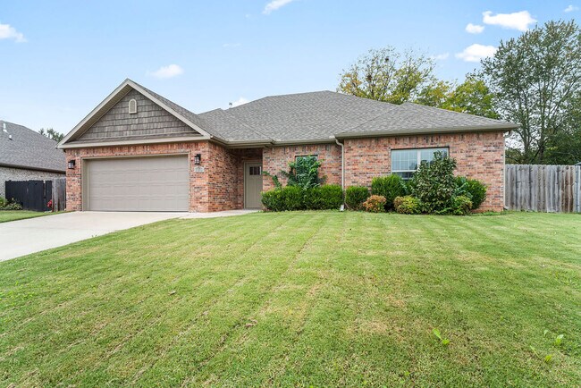 2302 S Aspen St in Siloam Springs, AR - Building Photo - Building Photo