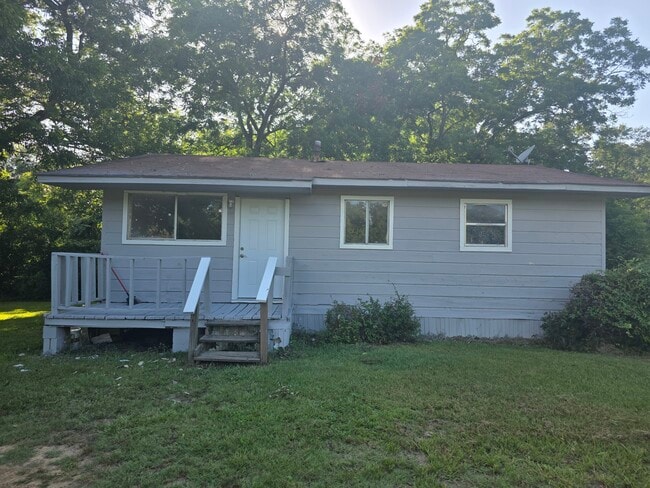 property at 370 W Railroad Ave S