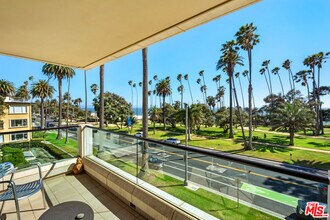 701 Ocean Ave in Santa Monica, CA - Building Photo - Building Photo