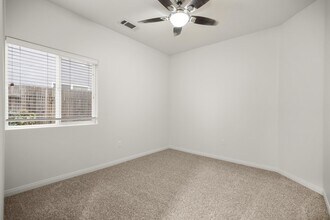 3811 Cornerstone Way in Bakersfield, CA - Building Photo - Building Photo