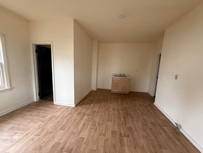 property at 2423 S 28th St