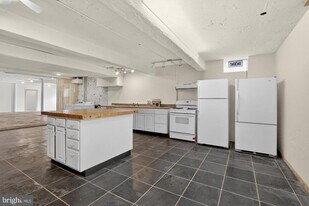 2512 E Lehigh Ave in Philadelphia, PA - Building Photo