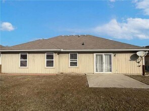 1607 NW Hilltop Ln in Grain Valley, MO - Building Photo - Building Photo