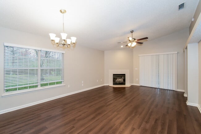 7410 Carriage Side Ct in Jacksonville, FL - Foto de edificio - Building Photo