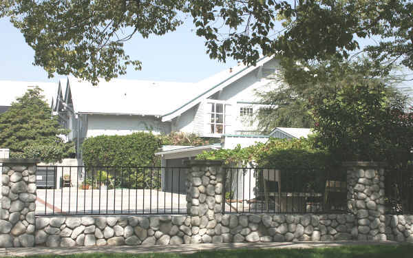 55 Arlington Dr in Pasadena, CA - Foto de edificio