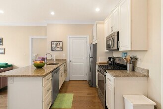 23 Englewood Ave, Unit 306 in Brookline, MA - Building Photo - Building Photo