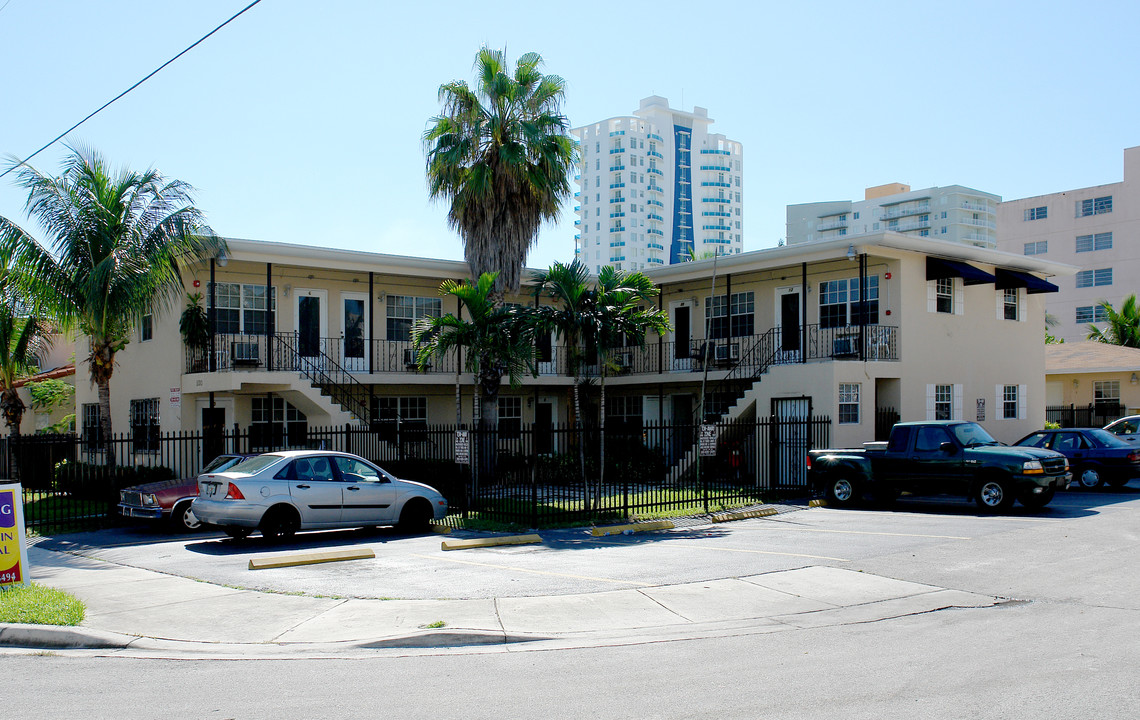 500 NE 24th St in Miami, FL - Foto de edificio