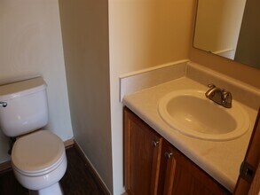 5537 Hillbrook Dr in Galloway, OH - Foto de edificio - Building Photo