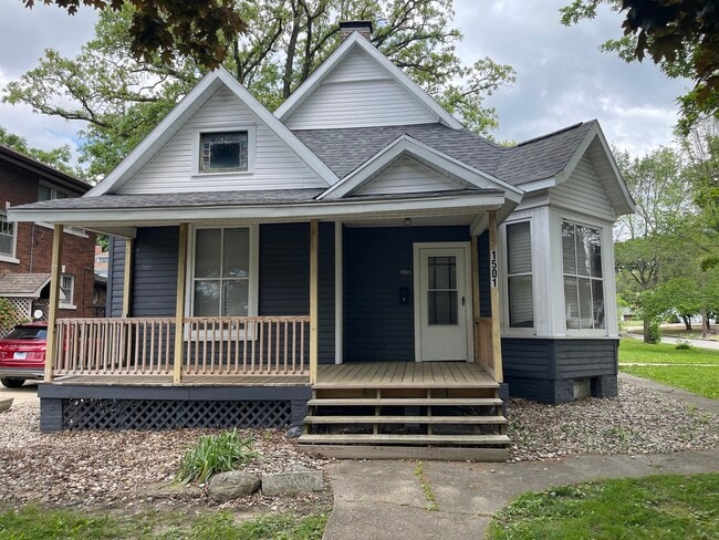 property at 1501 N Walnut St
