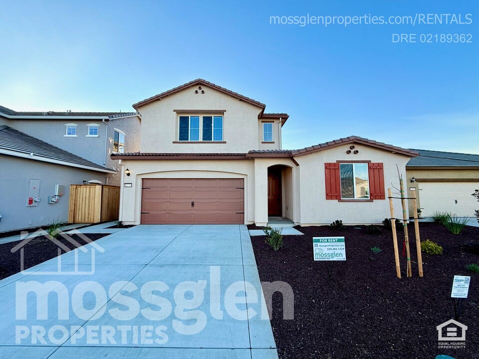 12758 Crossbill Wy in Rancho Cordova, CA - Building Photo